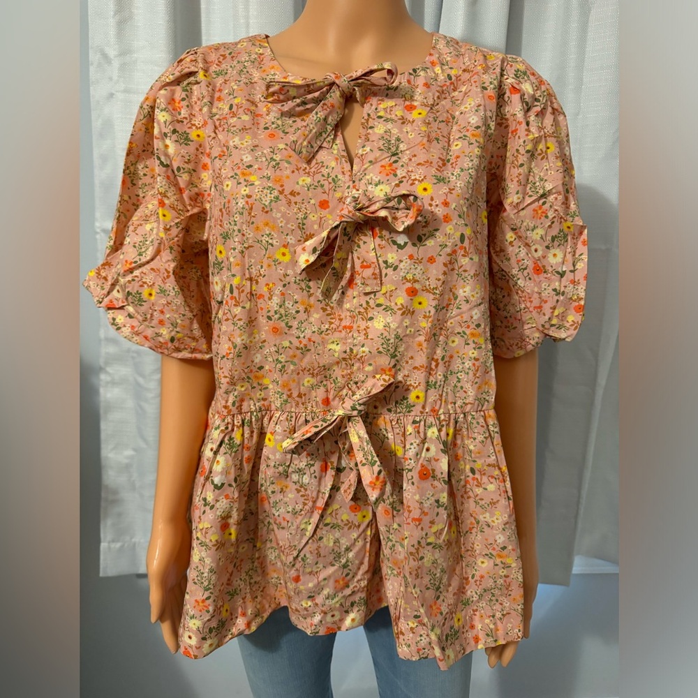 Adorable Sage + Fig size L pink floral tie front bubble sleeve peplum shirt